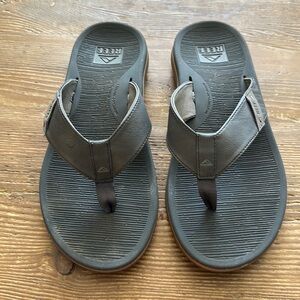REEF Men’s gray Sandals / flip flops size 12
